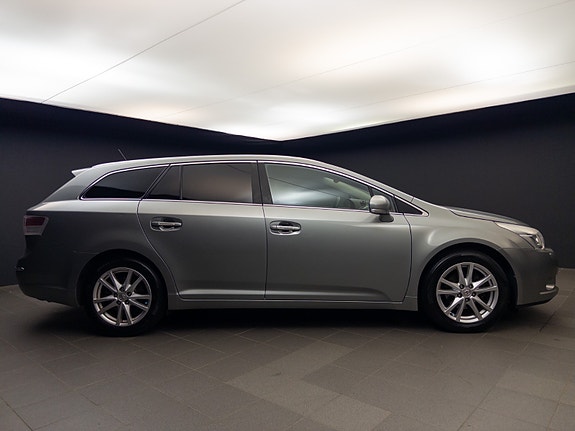 Toyota Avensis 4 of 5