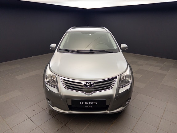 Toyota Avensis 3 of 5