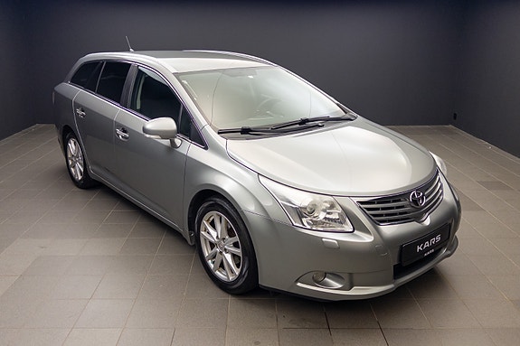 Toyota Avensis 2 of 5