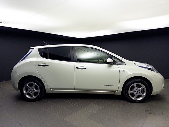 Nissan Leaf 3 of 5