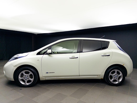 Nissan Leaf 4 of 5