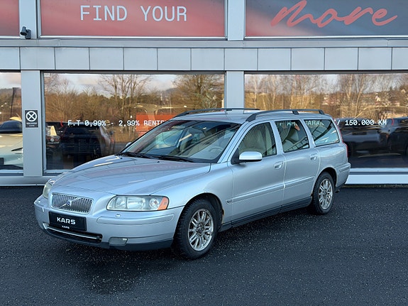 Volvo V70 2 of 5