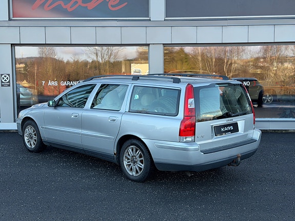 Volvo V70 4 of 5