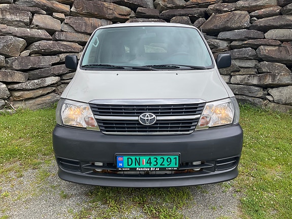 Toyota HiAce 4 of 5
