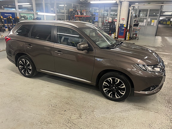 Mitsubishi Outlander 3 of 5