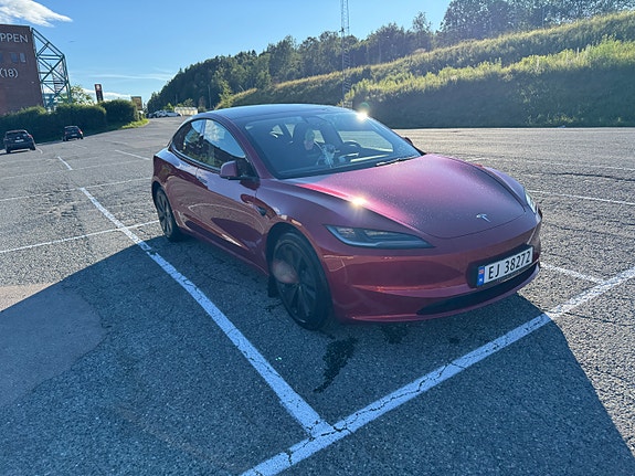 Tesla Model 3 2 of 5