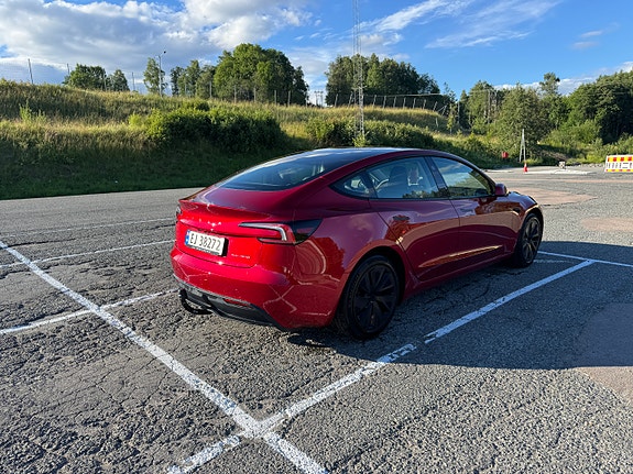 Tesla Model 3 5 of 5