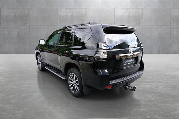Toyota Land Cruiser 3 of 5