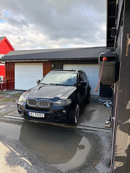 BMW X5 3 of 5