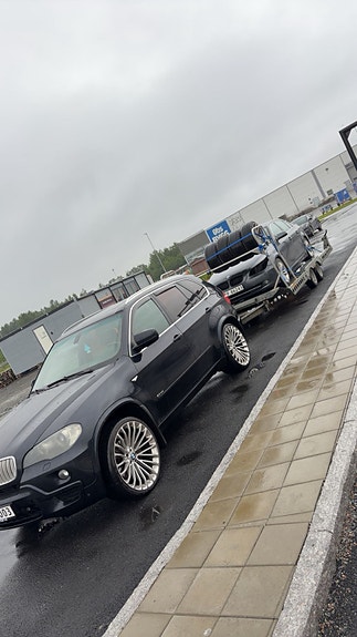 BMW X5 2 of 5