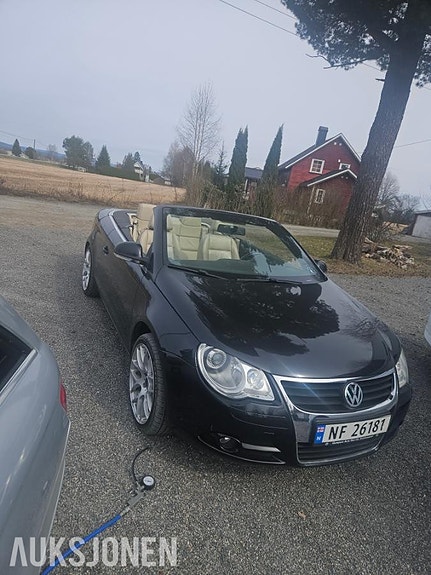 Volkswagen Eos 2 of 5