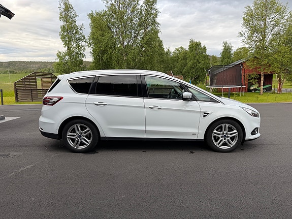 Ford S-MAX 3 of 20