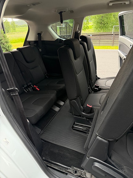 Ford S-MAX 16 of 20