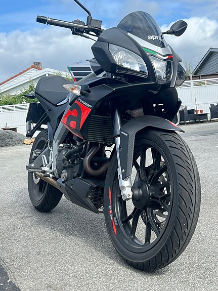 Aprilia Tuono 125 2 of 5