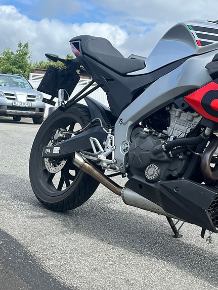 Aprilia Tuono 125 4 of 5