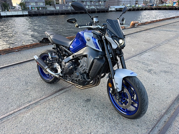 Yamaha MT-09 3 of 5