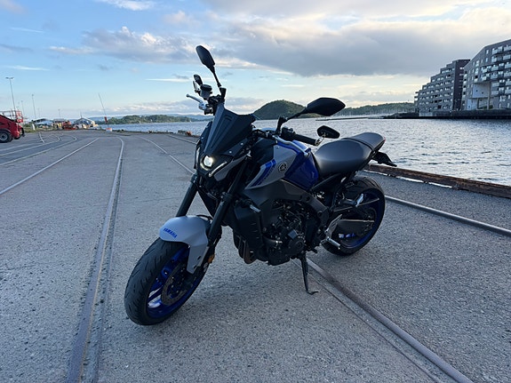 Yamaha MT-09 4 of 5