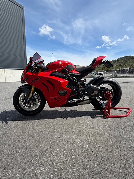 Ducati Panigale V4S 5 of 5