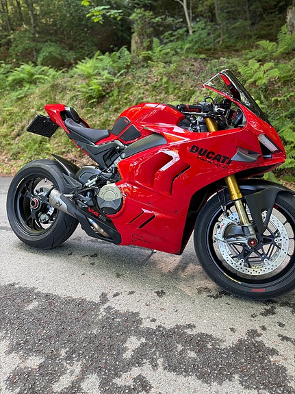 Ducati Panigale V4S 2 of 5