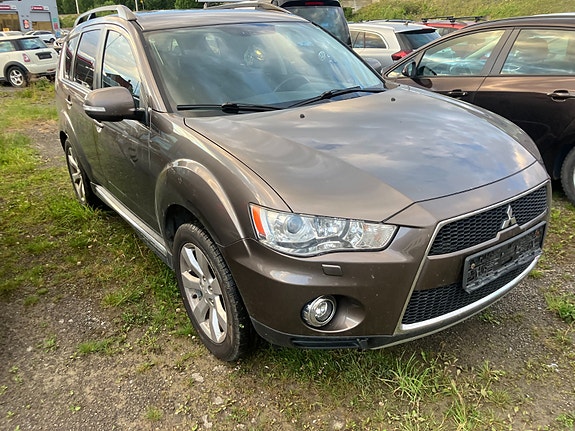 Mitsubishi Outlander 2 of 5