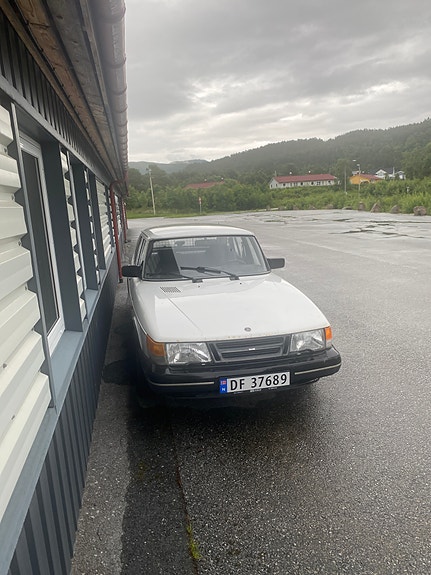 Saab 900 4 of 5