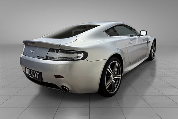 Aston Martin V8 Vantage 2008 photo 5