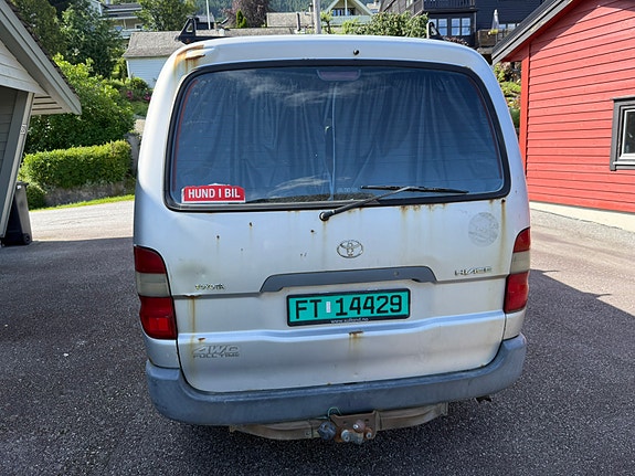 Toyota HiAce 9 of 20