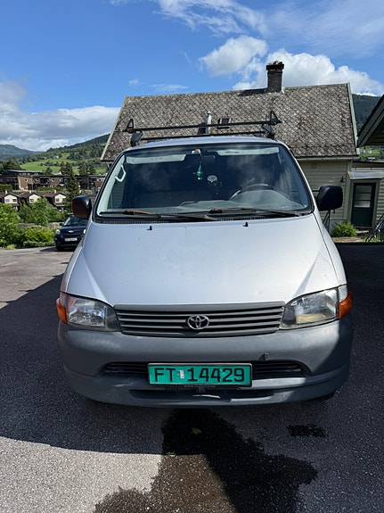 Toyota HiAce 12 of 20