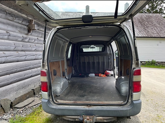Toyota HiAce 20 of 20