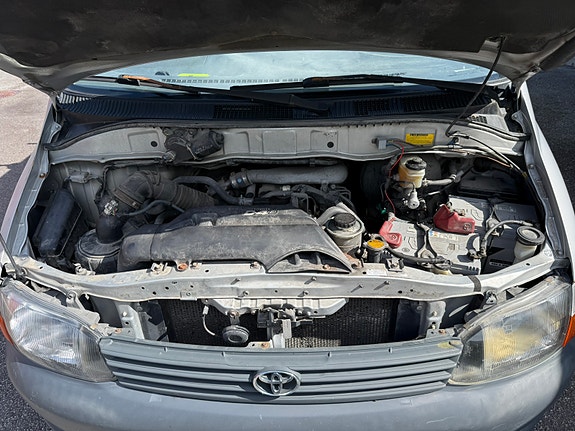 Toyota HiAce 2 of 20
