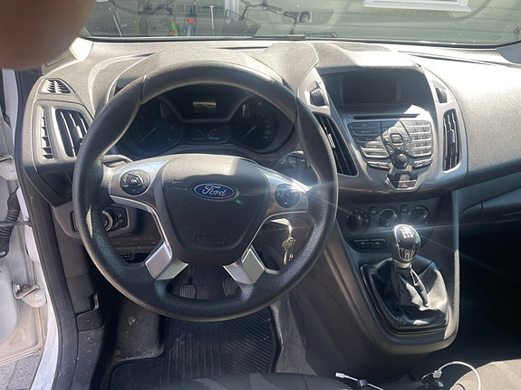 Ford Transit Connect 9 of 9