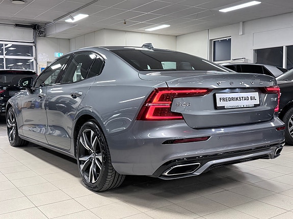 Volvo S60 2 of 5