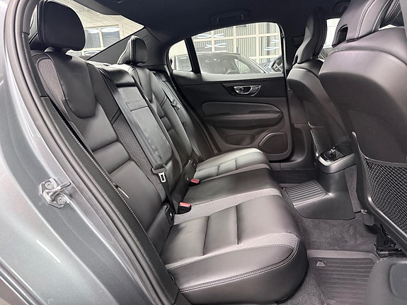Volvo S60 14 of 29
