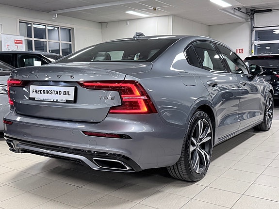 Volvo S60 4 of 5