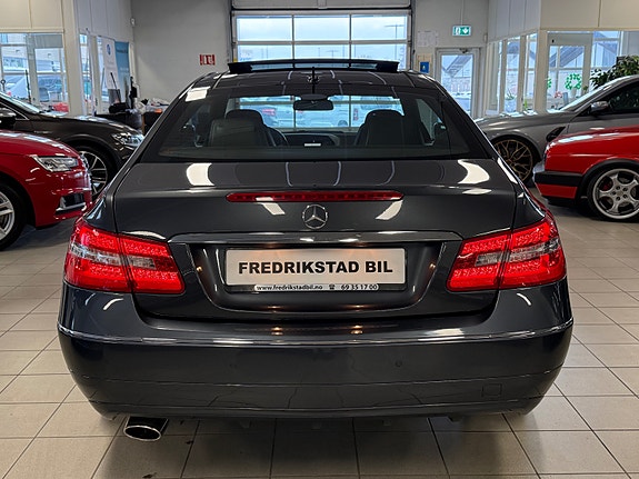 Mercedes-Benz E220 3 of 5