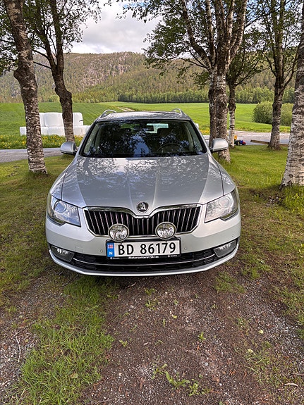 Skoda Superb 3 of 5