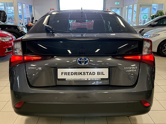 Toyota Prius 3 of 5