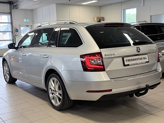 Skoda Octavia 2 of 5