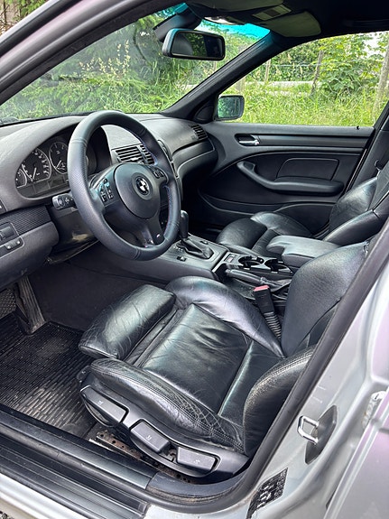 BMW 320d 4 of 5