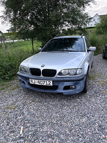 BMW 320d 2 of 5