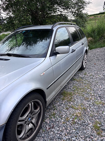 BMW 320d 3 of 5