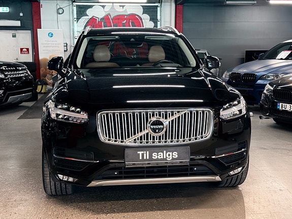 Volvo XC90 2 of 5