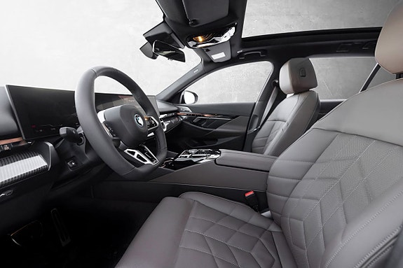 BMW i5 17 of 30