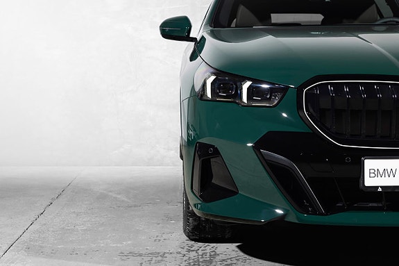 BMW i5 4 of 5