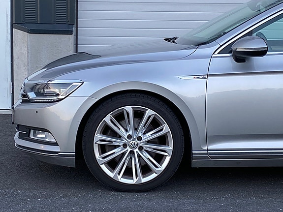 Volkswagen Passat 13 of 21
