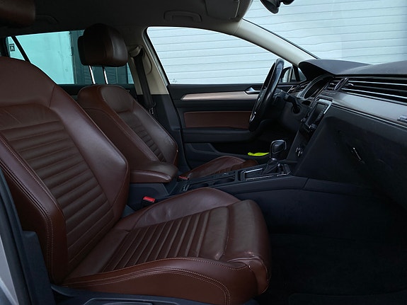 Volkswagen Passat 17 of 21