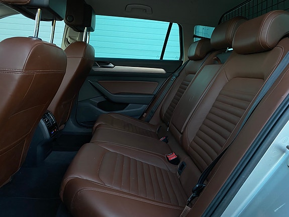 Volkswagen Passat 15 of 21
