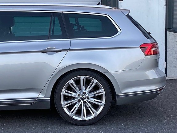 Volkswagen Passat 12 of 21