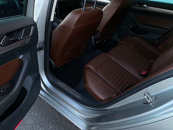 Volkswagen Passat 16 of 21