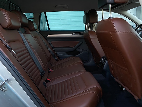 Volkswagen Passat 18 of 21